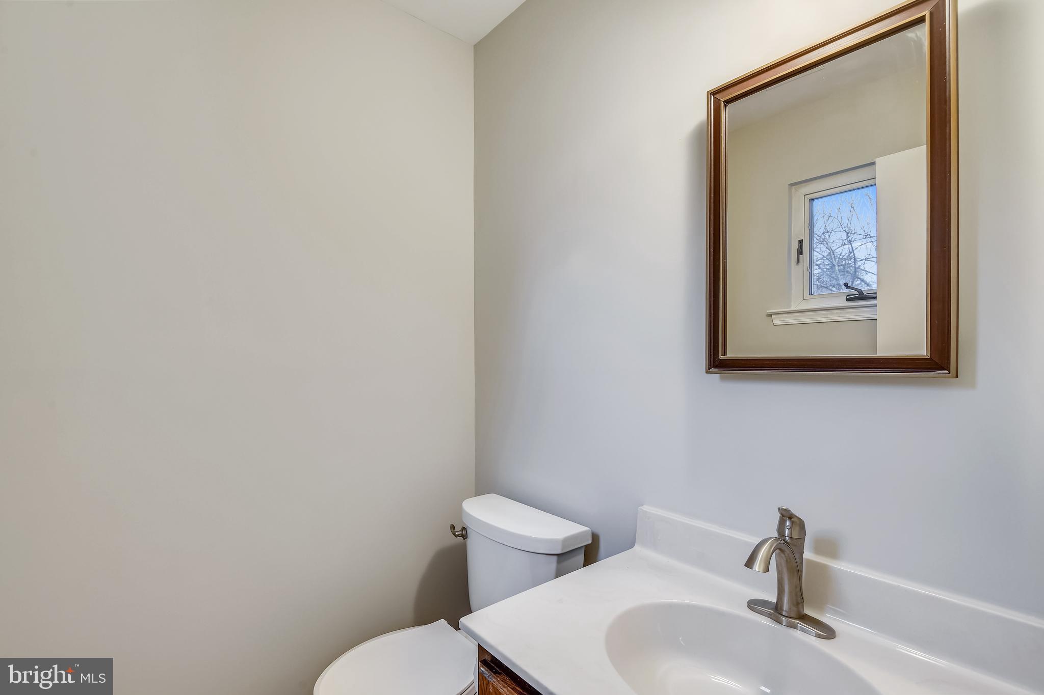 11052 Bishopsgate Court Reston, VA 20194 - Photo 15 of 32 Main level powder room