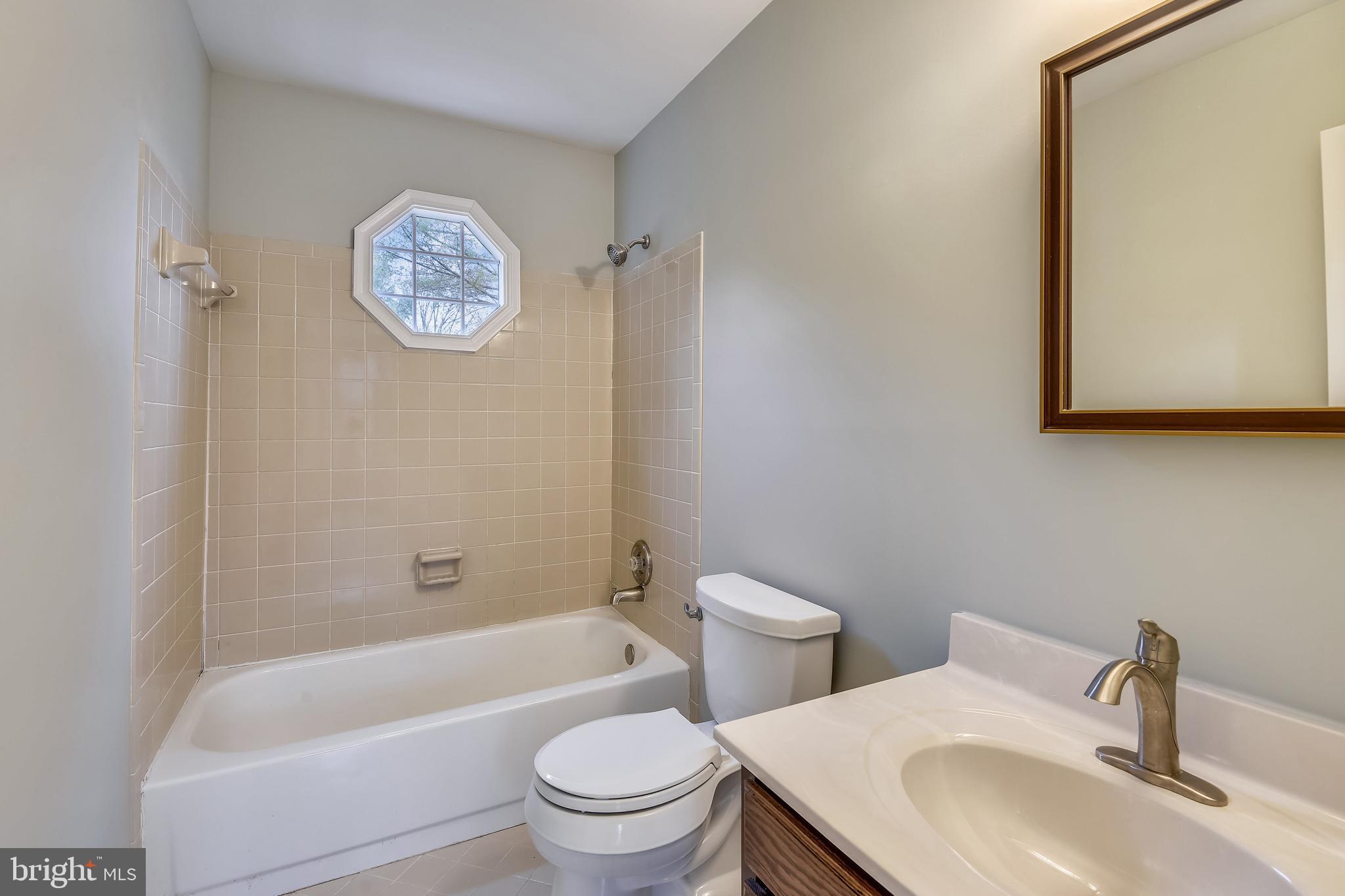 11052 Bishopsgate Court Reston, VA 20194 - Photo 22 of 32 Hall Bath