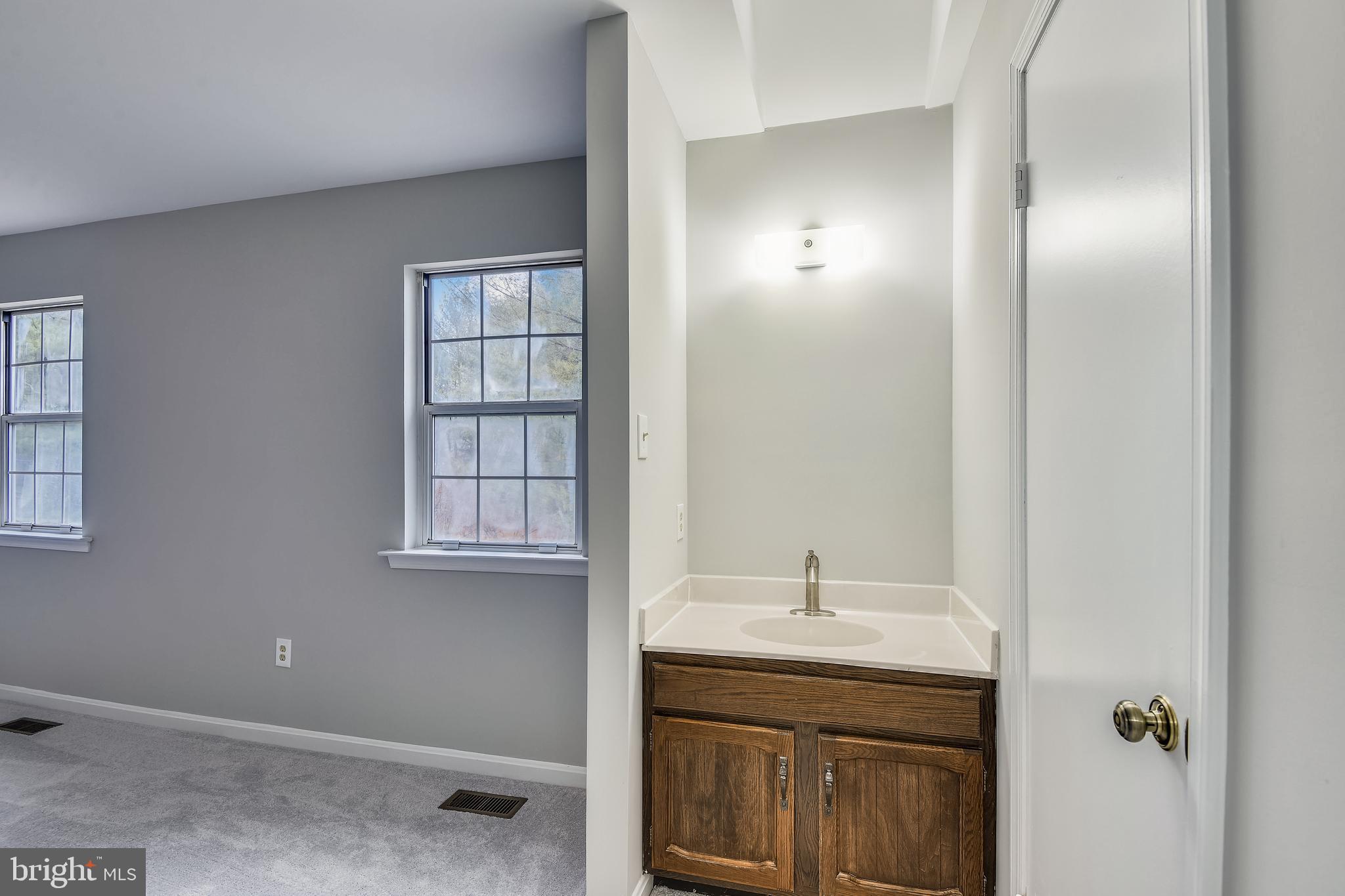 11052 Bishopsgate Court Reston, VA 20194 - Photo 24 of 32 Master Bath Room Second Vanity