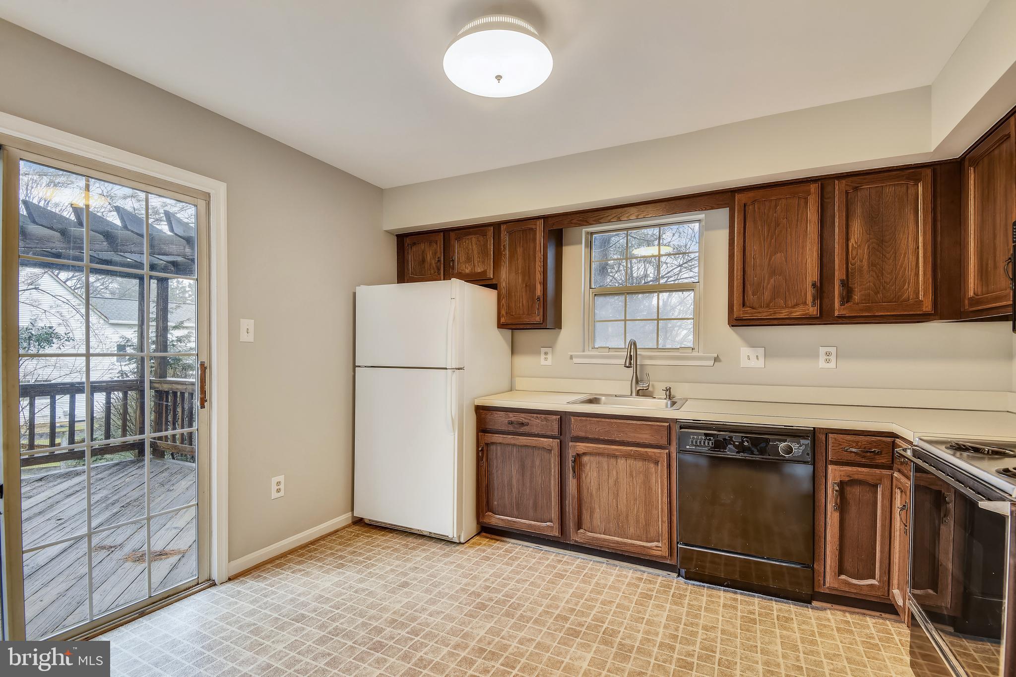 11052 Bishopsgate Court Reston, VA 20194 - Photo 10 of 32 Kitchen