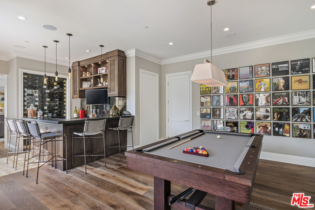 557 Chapala Drive Pacific Palisades, CA 90272 - Photo 20 of 48 a room with lots of furniture and wooden floors