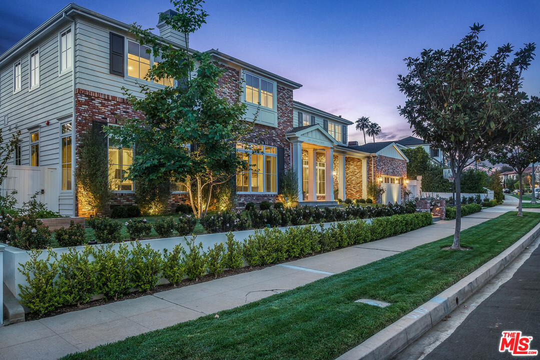 557 Chapala Drive Pacific Palisades, CA 90272 - Photo 3 of 48 a front view of a house with a yard
