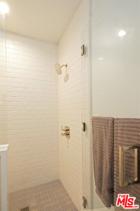 557 Chapala Drive Pacific Palisades, CA 90272 - Photo 28 of 48 a bathroom with a shower