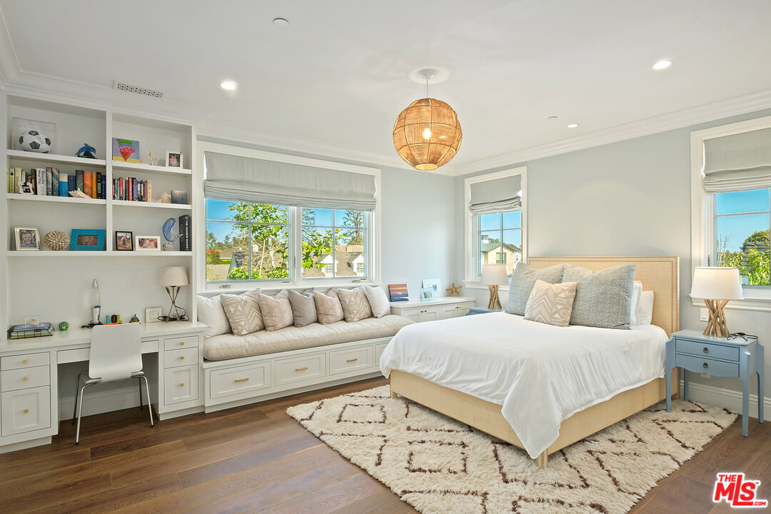 557 Chapala Drive Pacific Palisades, CA 90272 - Photo 29 of 48 a spacious bedroom with a bed and a large window