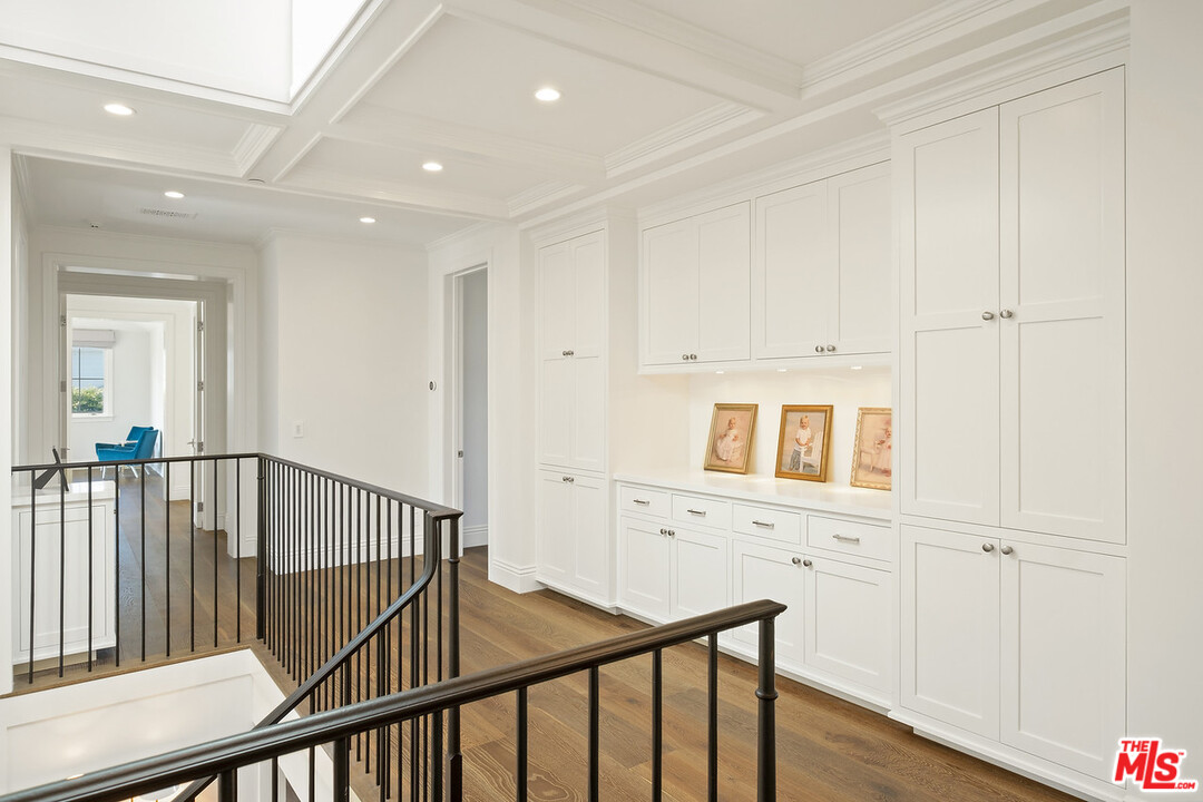 557 Chapala Drive Pacific Palisades, CA 90272 - Photo 36 of 48 a view of a hallway with wooden floor and staircase