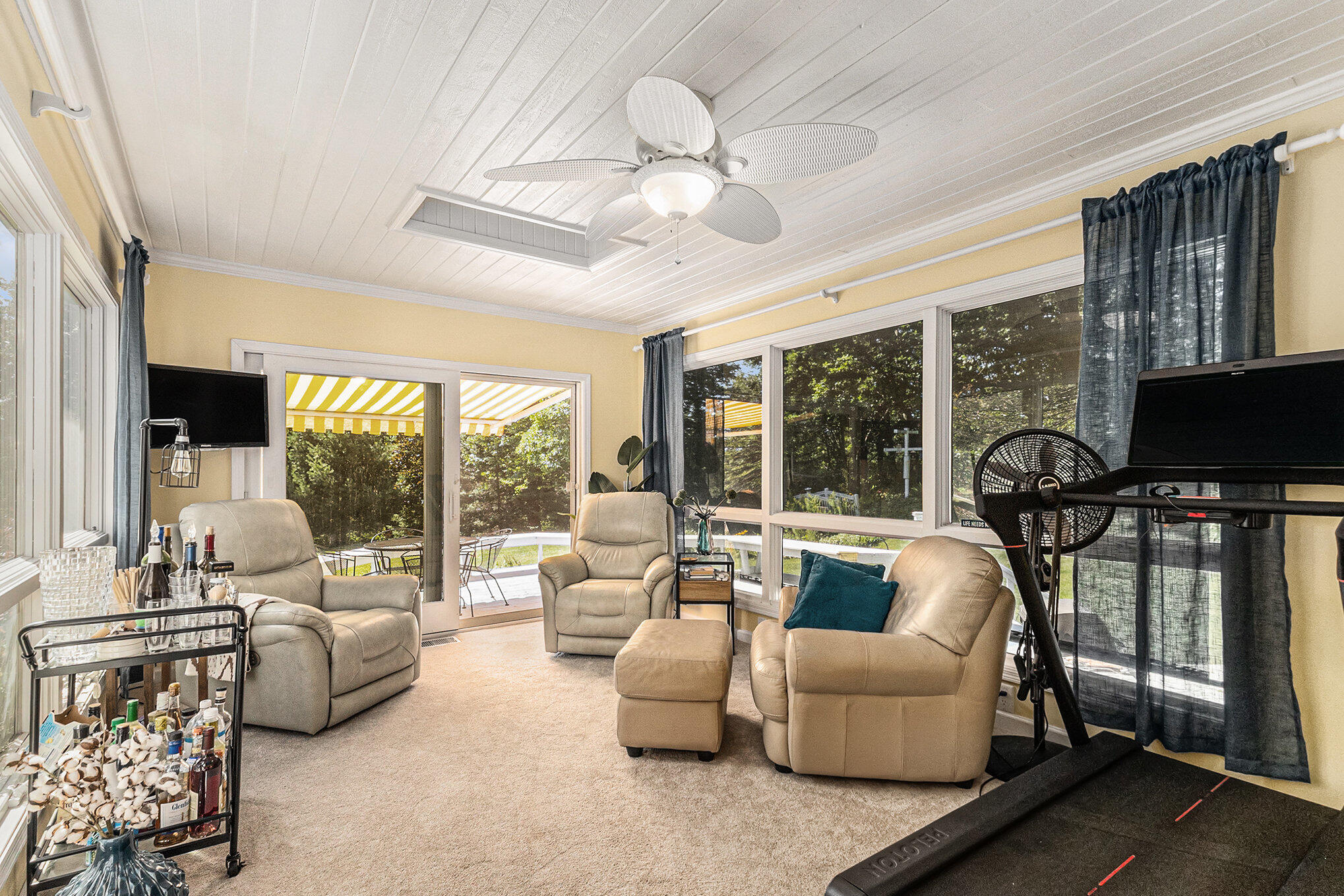 5925 West Jagger Road Ludington, MI 49431 - Photo 16 of 44 Sunroom