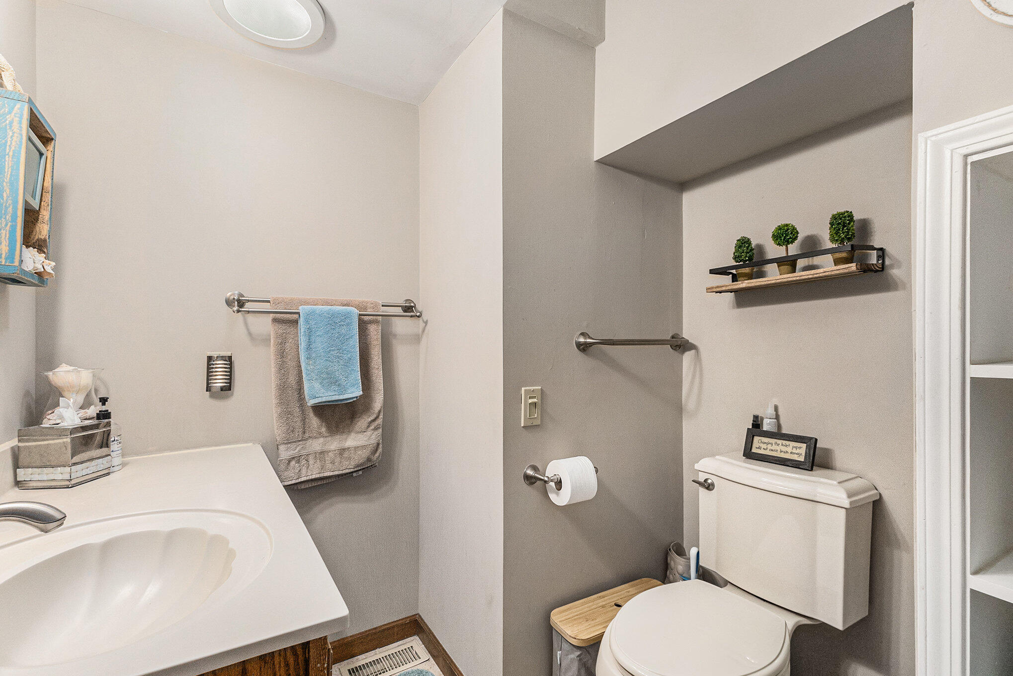 5925 West Jagger Road Ludington, MI 49431 - Photo 18 of 44 Main Floor Full Bath