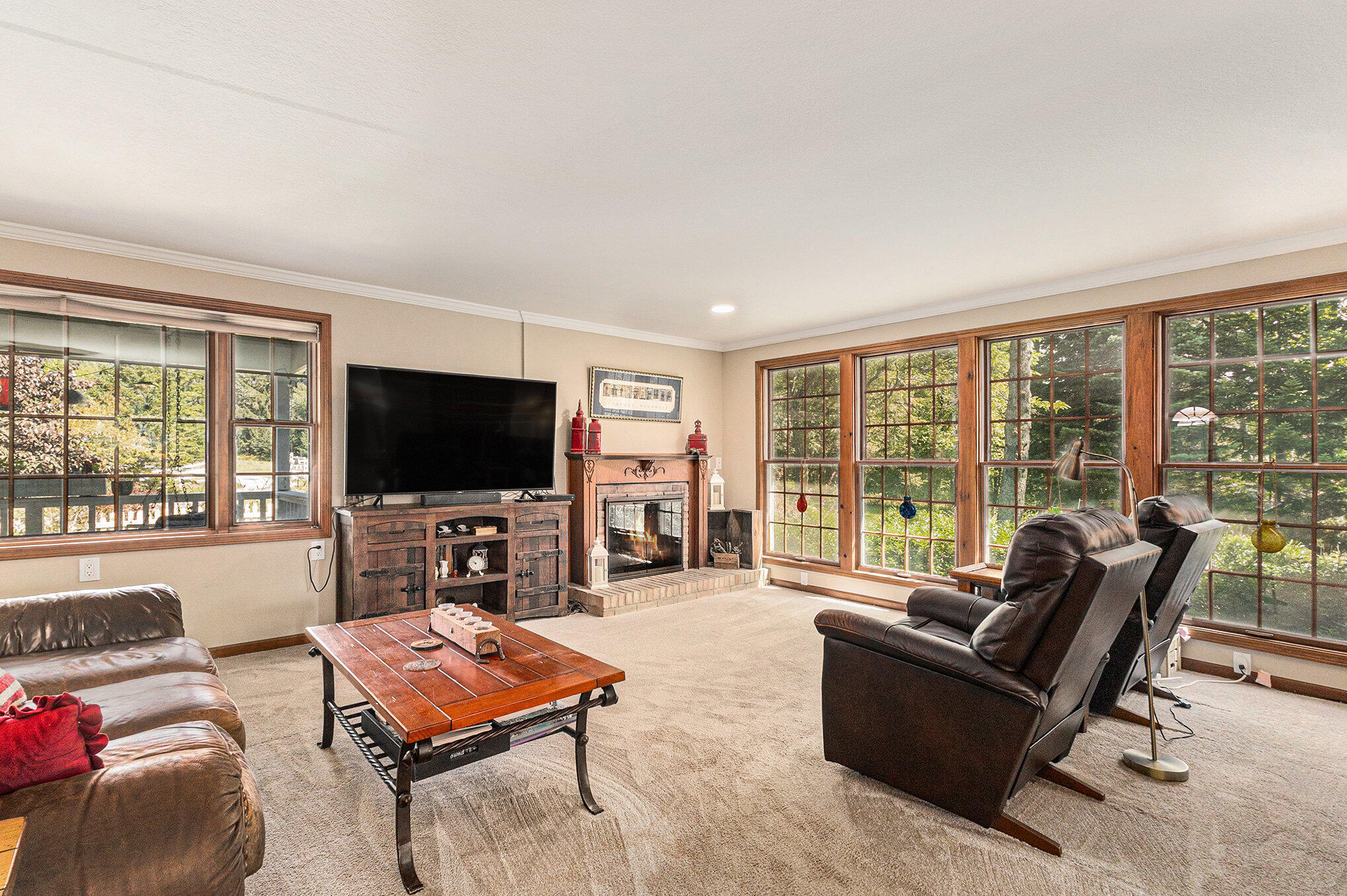 5925 West Jagger Road Ludington, MI 49431 - Photo 9 of 44 Livingroom