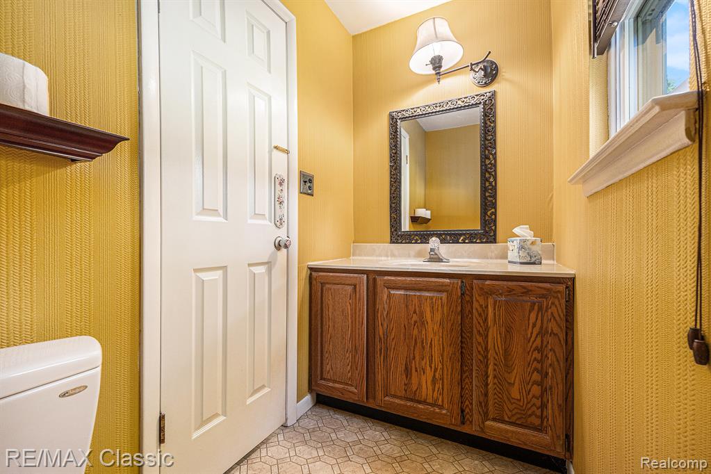 1925 Dawn Ridge Road Walled Lake, MI 48390 - Photo 13 of 35 Gallery Image 13