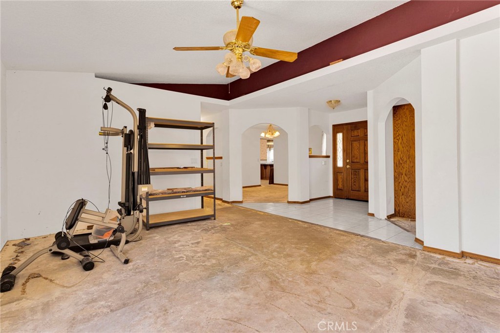 18588 Kamana Road Apple Valley, CA 92307 - Photo 8 of 47