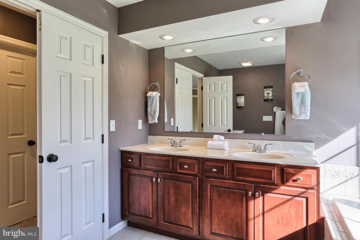 2134 Meadow Ridge Drive Lancaster, PA 17601 - Photo 28 of 45 Gallery Image 28