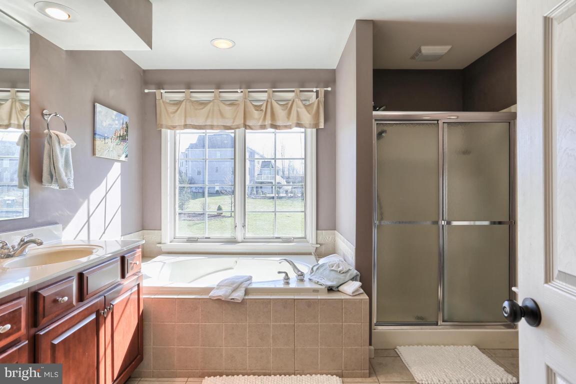 2134 Meadow Ridge Drive Lancaster, PA 17601 - Photo 7 of 45 Gallery Image 7