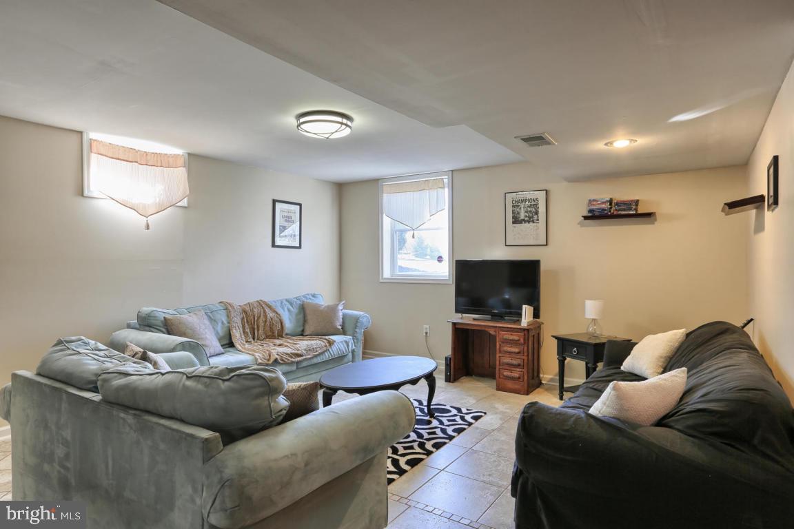 2134 Meadow Ridge Drive Lancaster, PA 17601 - Photo 8 of 45 Gallery Image 8