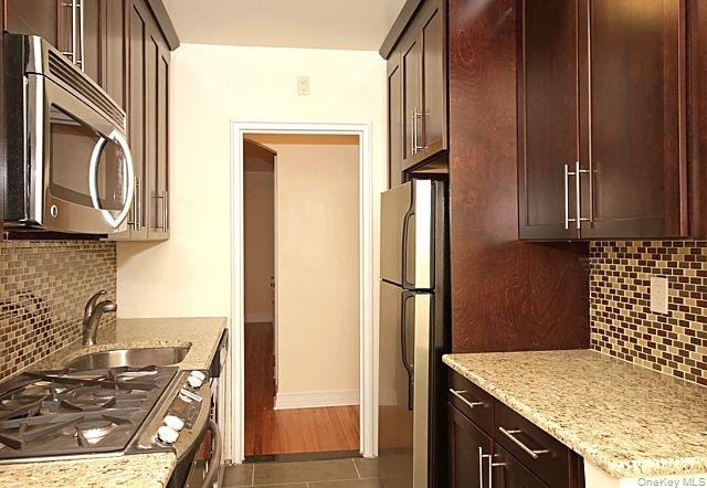 160 South Middle Neck Road, Unit 3A Great Neck, NY 11021 - Photo 6 of 13