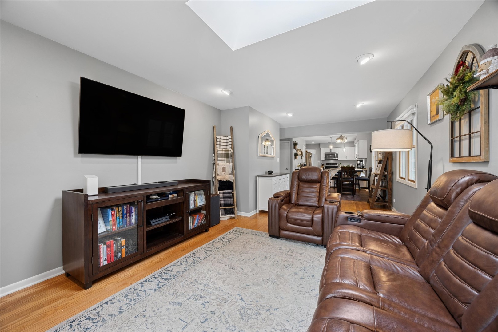 309 Clinton Avenue Elmhurst, IL 60126 - Photo 21 of 33 a living room with furniture and a flat screen tv