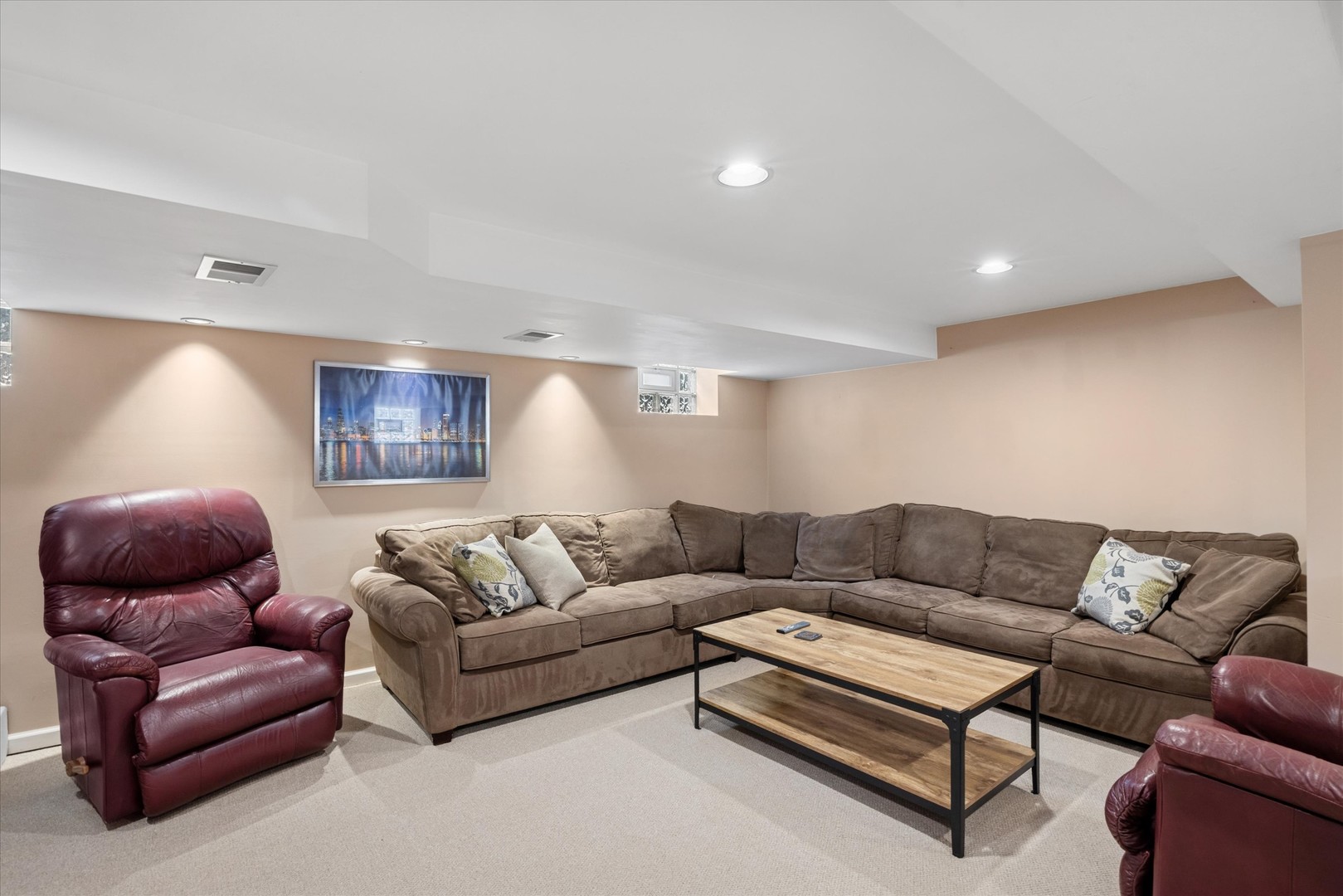 309 Clinton Avenue Elmhurst, IL 60126 - Photo 29 of 33 a living room with furniture