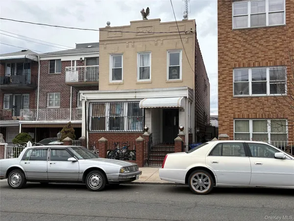 a car parked in front of a building