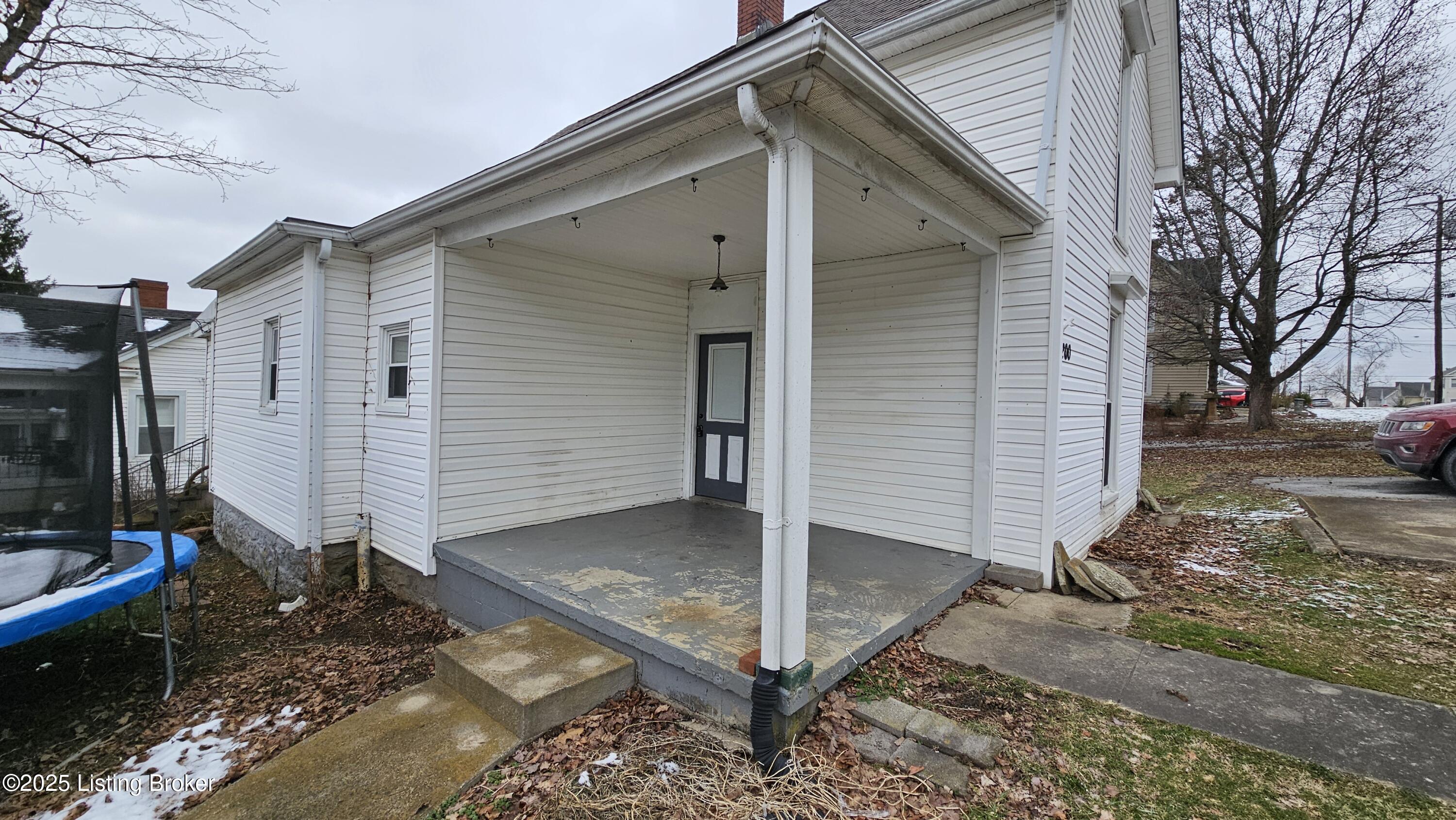 200 West High Street Springfield, KY 40069 - Photo 7 of 56 Front Porch