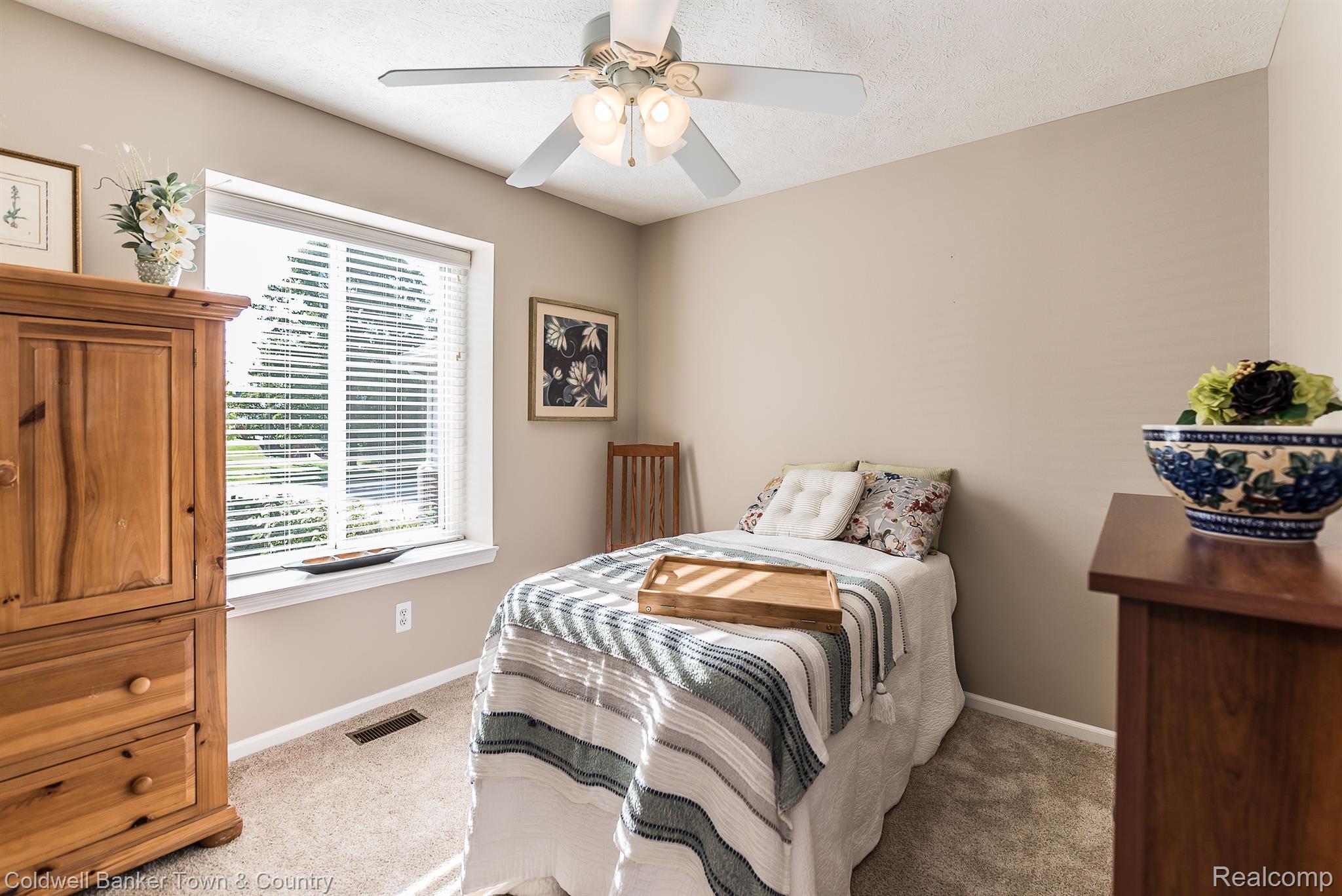 982 Spirea Howell, MI 48843 - Photo 22 of 34 Gallery Image 22