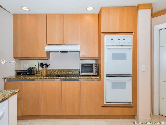 $890,000 | 21050 Northeast 38th Avenue, Unit 2006, Aventura, FL 33180