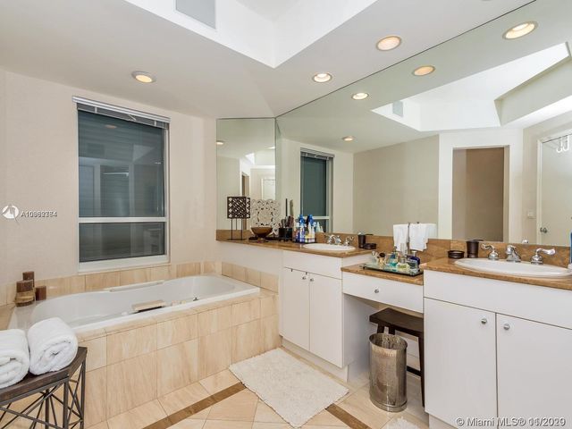 $890,000 | 21050 Northeast 38th Avenue, Unit 2006, Aventura, FL 33180