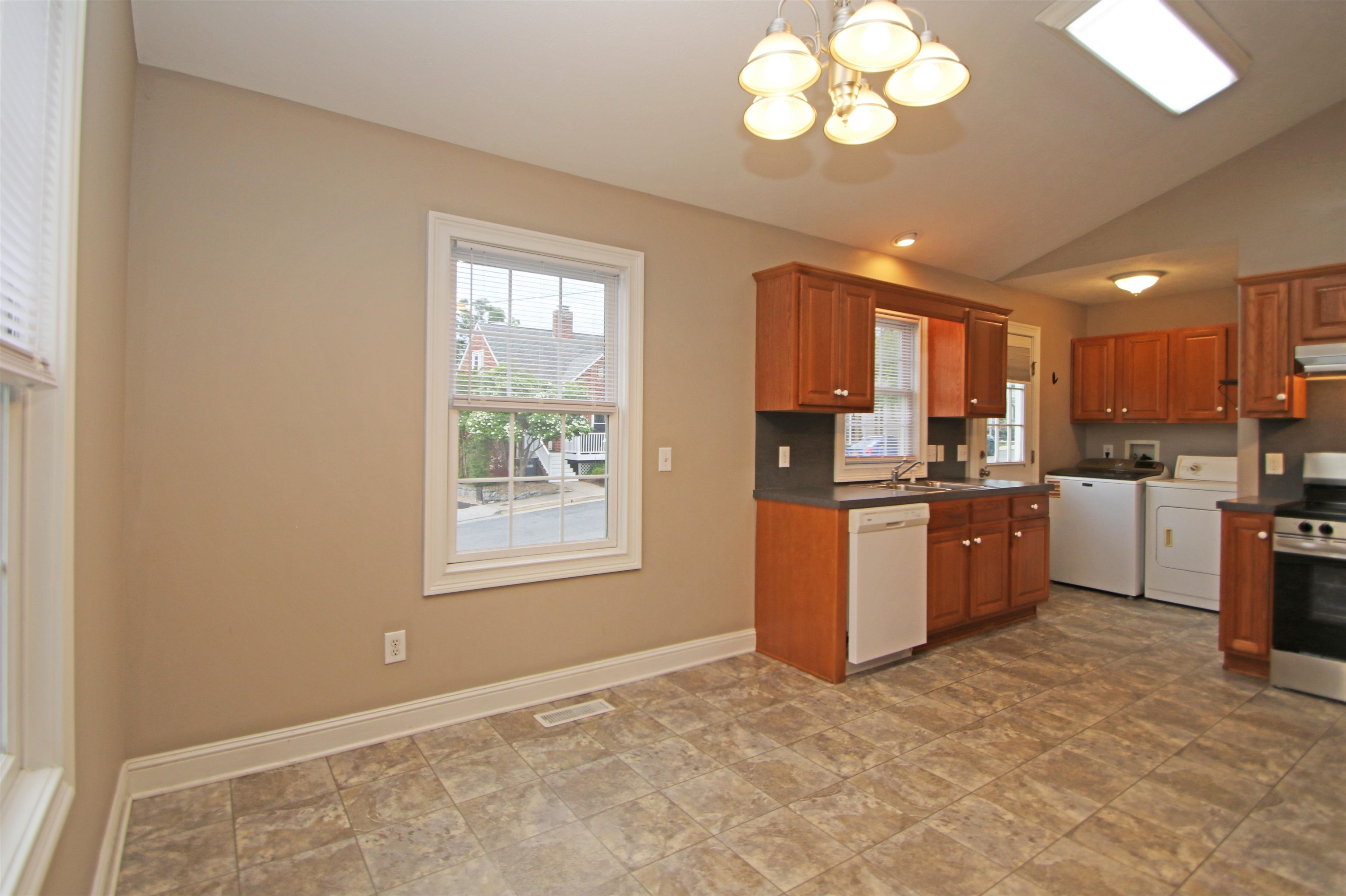 438 West Market Street Harrisonburg, VA 22802 - Photo 6 of 17