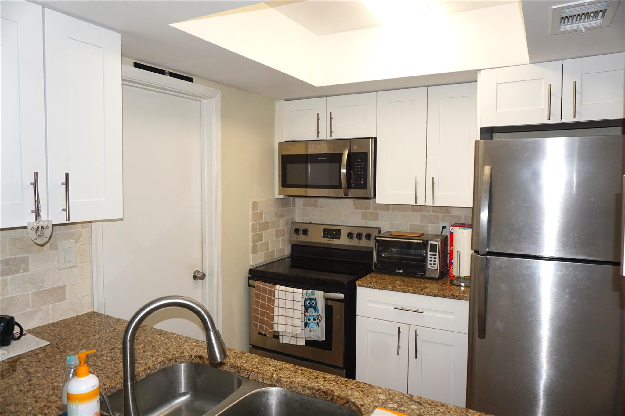 4314 Northwest 47th Street Tamarac, FL 33319 - Photo 22 of 42 Kitchen