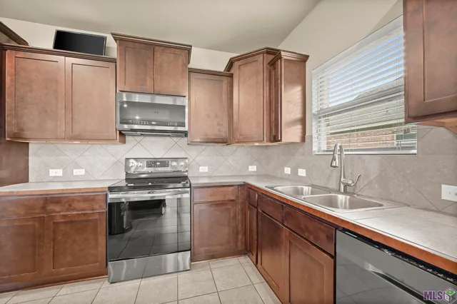 $285,000 | 8862 Reserve Oak Avenue, Zachary, LA 70791