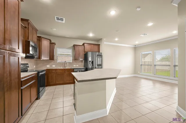 $285,000 | 8862 Reserve Oak Avenue, Zachary, LA 70791