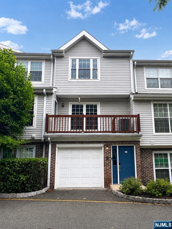 555 Ridge Lane Fort Lee, NJ 07024 - Photo 2 of 42