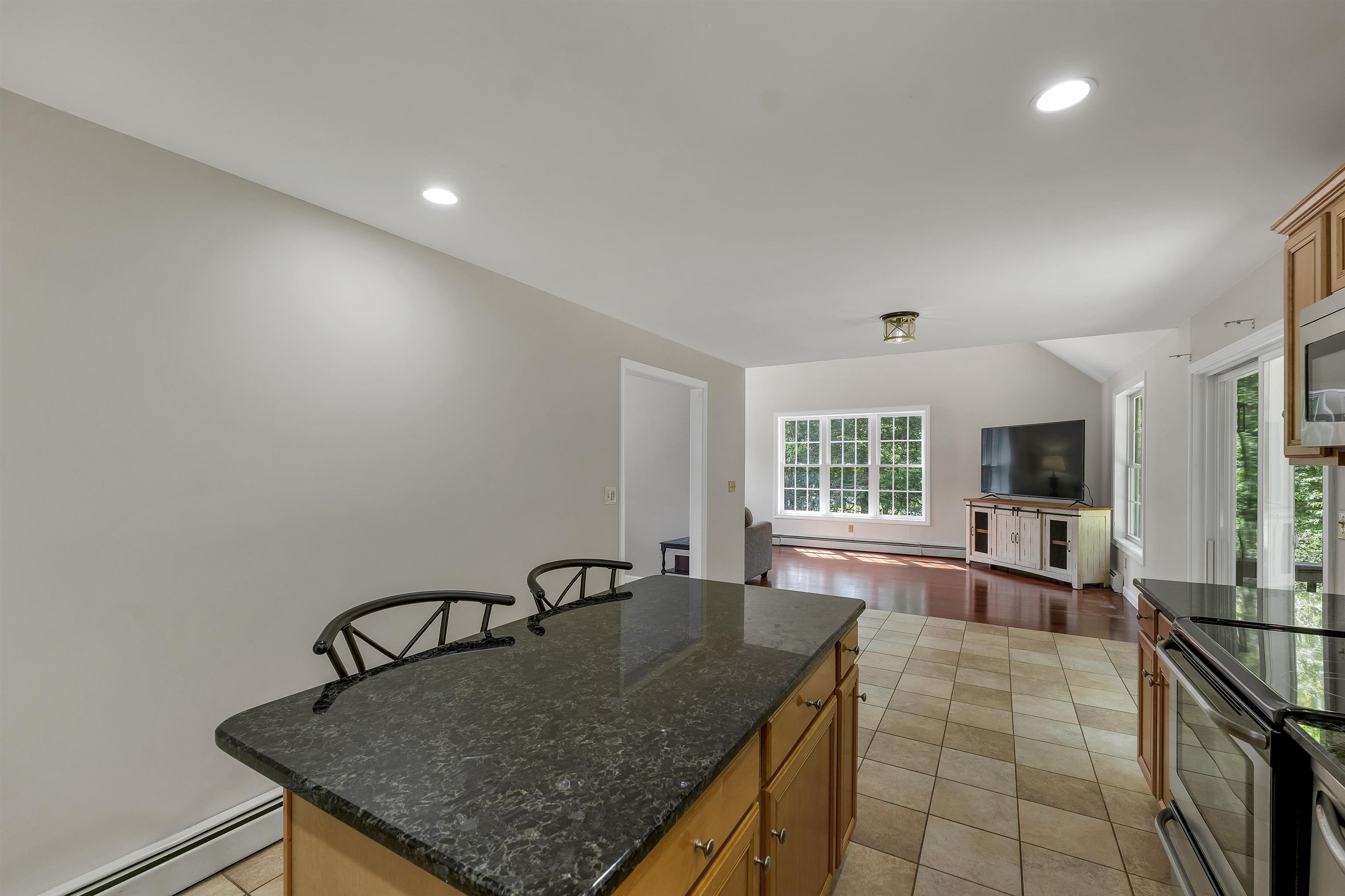 10 Edwin Lane Newmarket, NH 03857 - Photo 4 of 60