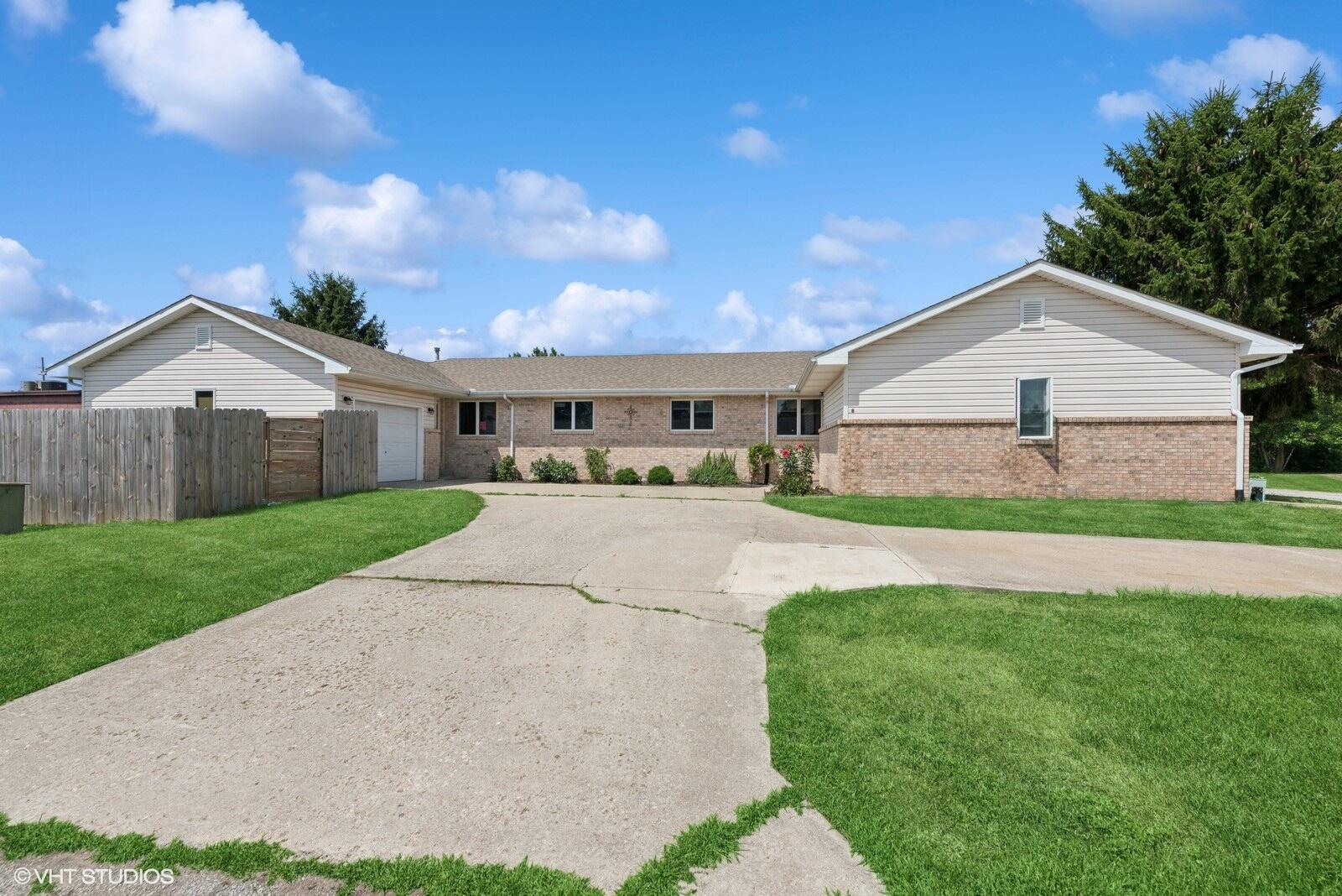 2 Maxwell Street Hebron, IN 46341 - Photo 1 of 21 1600x1068
