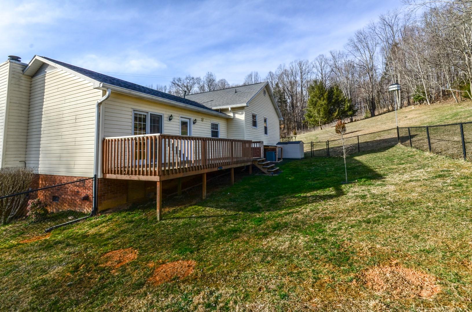 422 Greenbrook Circle Unicoi, TN 37692 - Photo 25 of 33 422 Greenbrook-21