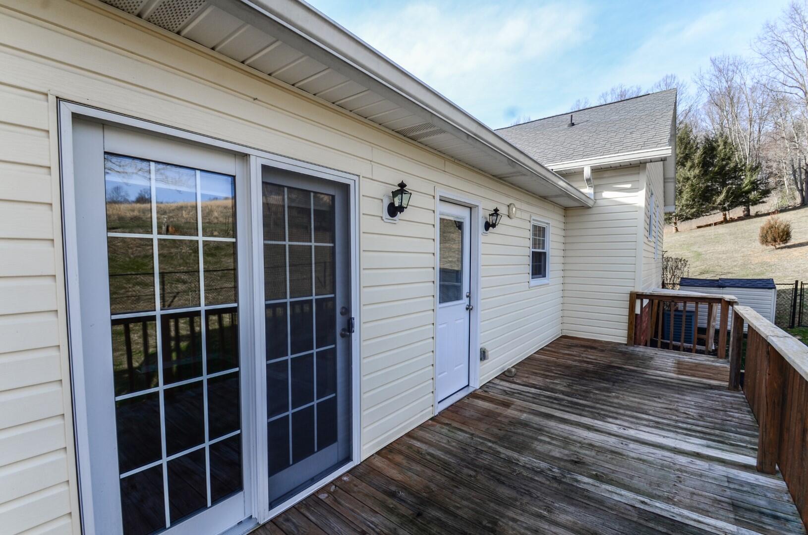 422 Greenbrook Circle Unicoi, TN 37692 - Photo 29 of 33 422 Greenbrook-25