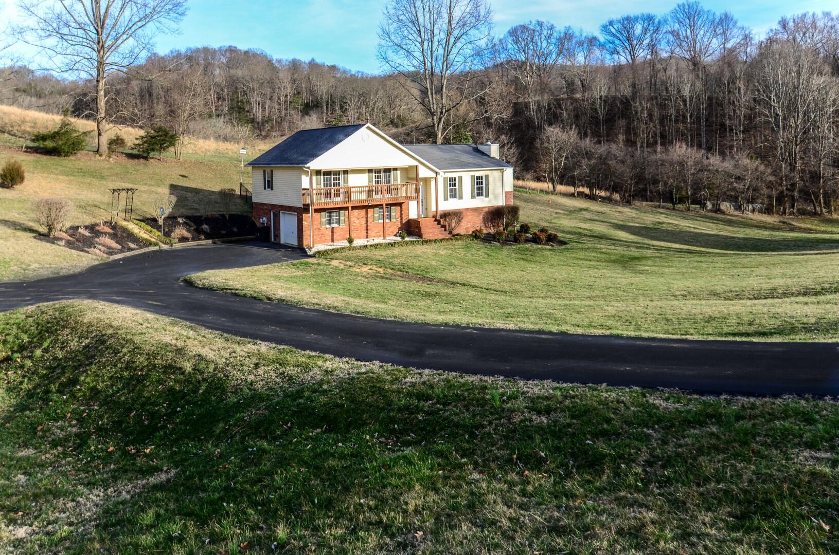 422 Greenbrook Circle Unicoi, TN 37692 - Photo 3 of 33 422 Greenbrook-35