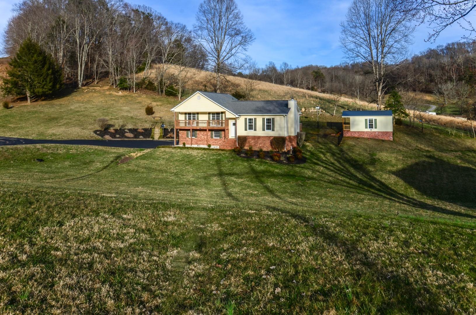 422 Greenbrook Circle Unicoi, TN 37692 - Photo 5 of 33 422 Greenbrook-37