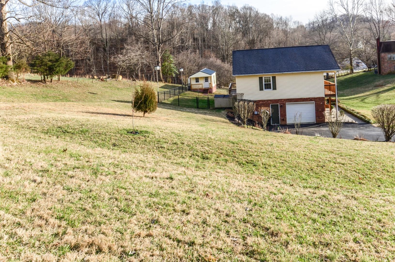 422 Greenbrook Circle Unicoi, TN 37692 - Photo 6 of 33 422 Greenbrook-33