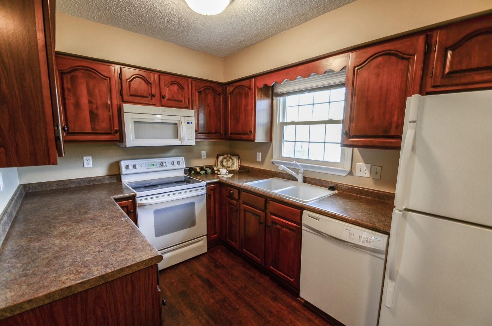 422 Greenbrook Circle Unicoi, TN 37692 - Photo 9 of 33 422 Greenbrook-31