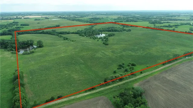 $586,500 | 327th Street, Albany, MO 64402