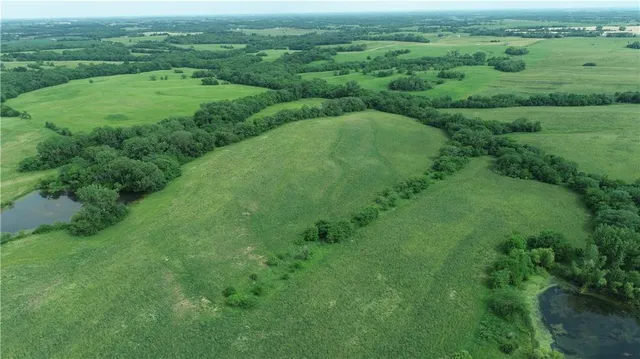 $586,500 | 327th Street, Albany, MO 64402