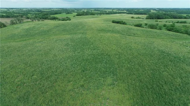 $586,500 | 327th Street, Albany, MO 64402