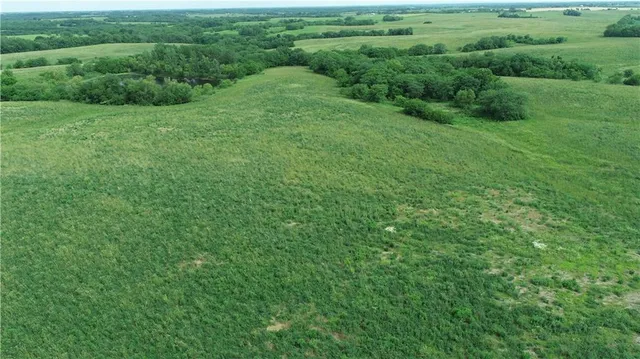 $586,500 | 327th Street, Albany, MO 64402