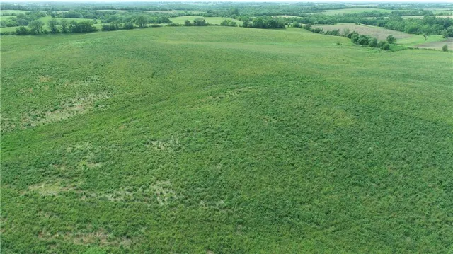 $586,500 | 327th Street, Albany, MO 64402