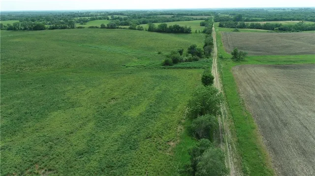 $586,500 | 327th Street, Albany, MO 64402