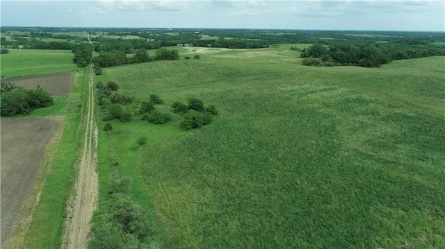 $586,500 | 327th Street, Albany, MO 64402