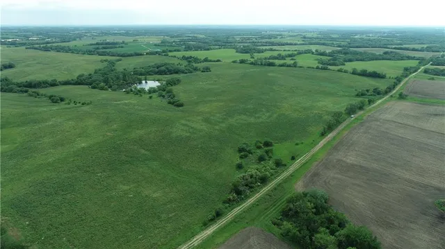 $586,500 | 327th Street, Albany, MO 64402