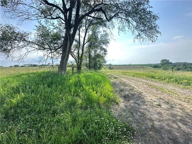 $586,500 | 327th Street, Albany, MO 64402