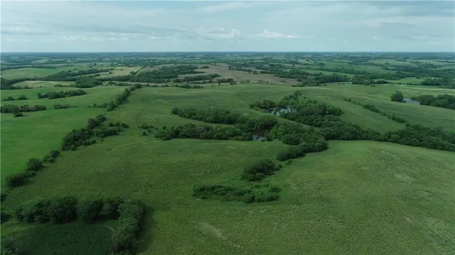 $586,500 | 327th Street, Albany, MO 64402