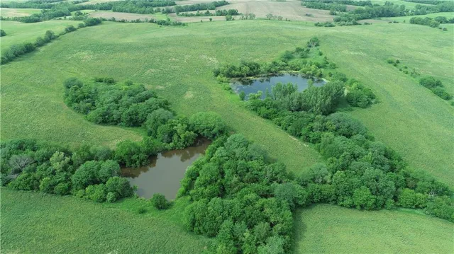 $586,500 | 327th Street, Albany, MO 64402