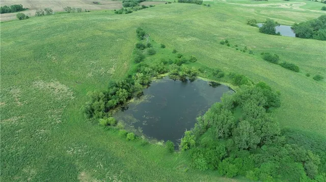 $586,500 | 327th Street, Albany, MO 64402